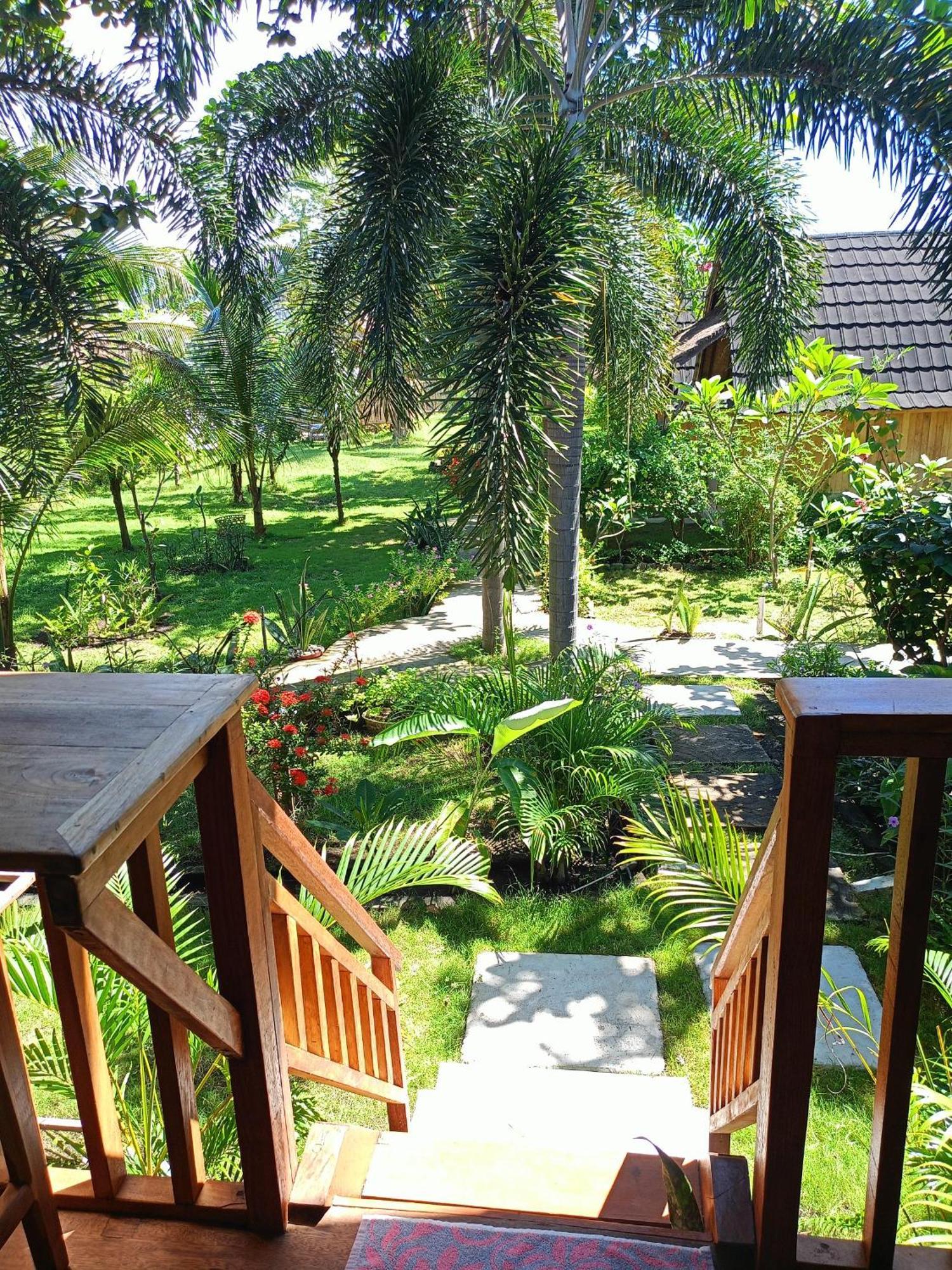 Bintang Tiga Bungalows Νησιά Γκίλι Εξωτερικό φωτογραφία